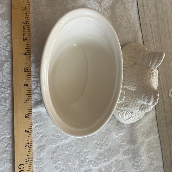 Vietri Covered Small Server - Hen - Picture 2 of 3